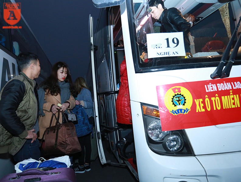 Những chuyến xe miễn phí đưa công nhân về quê đón Tết